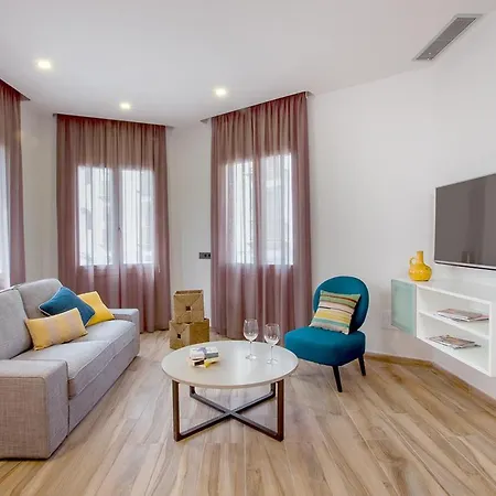 大码头套房公寓 *