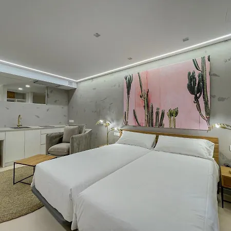 大码头套房公寓 *