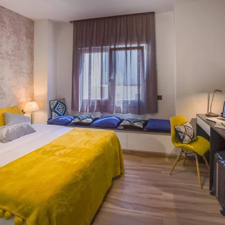 大码头套房公寓 *